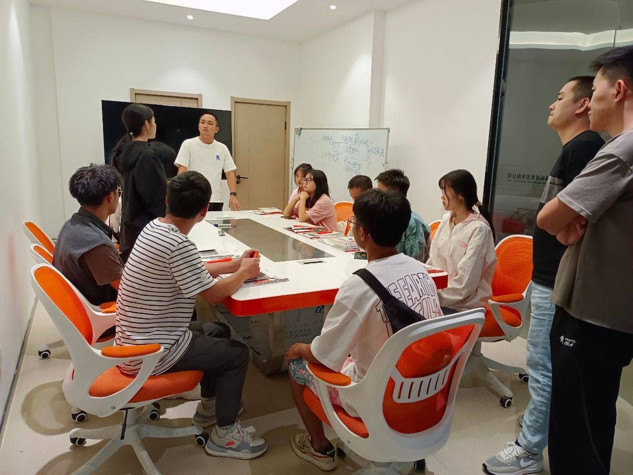 大步流星，執(zhí)夢遠航！第八期飛鷹班結業(yè)儀式圓滿結束